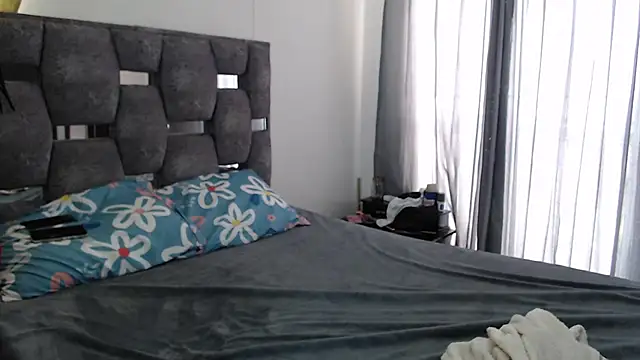 sara hott 1 online show from 04-27-26, 02:48