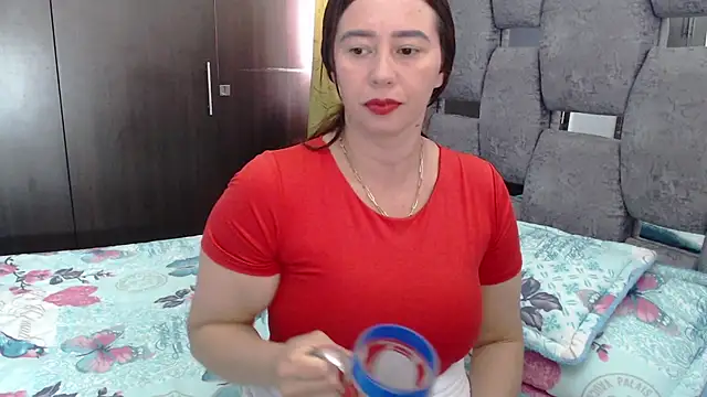 Snapshot of sara_hott_1 chatting on 06-23-26, 03:43 sara hott 1 online show from 06-23-26, 03:43