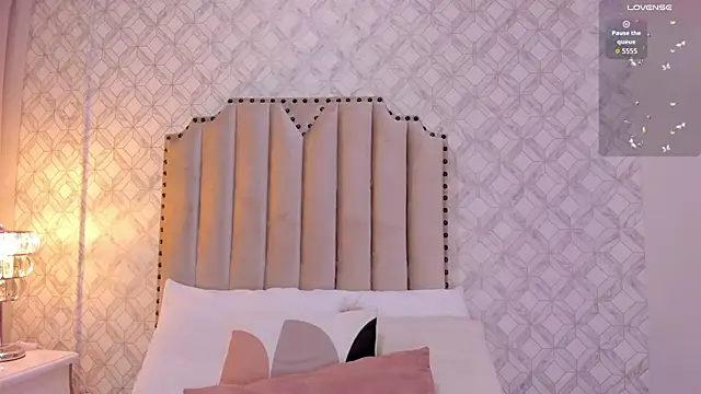 Pia Johnson  online show from 12-02-25, 11:37