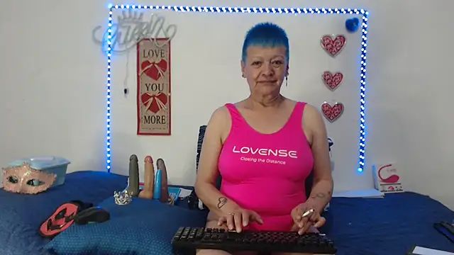 Snapshot of loquitaqueen011 chatting on 01-11-25, 10:18 loquitaqueen011 online show from 01-11-25, 10:18