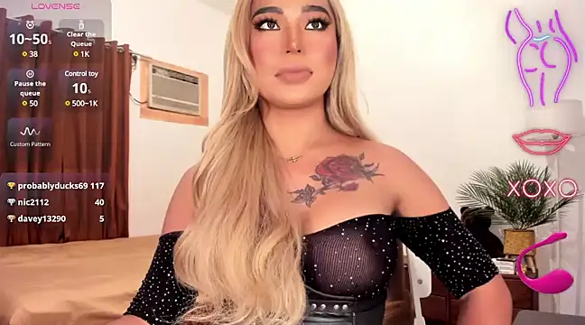 Snapshot of Lustrous_Nathalie chatting on 01-25-25, 05:51 Lustrous Nathalie online show from 01-25-25, 05:51