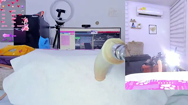 Snapshot of Soraya_Davis chatting on 10-26-25, 09:26 Soraya Davis online show from 10-26-25, 09:26