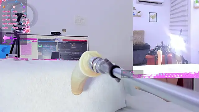 Snapshot of Soraya_Davis chatting on 11-02-25, 09:22 Soraya Davis online show from 11-02-25, 09:22