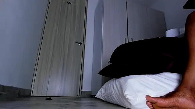 Skarleth69 online show from 11-13-25, 02:21