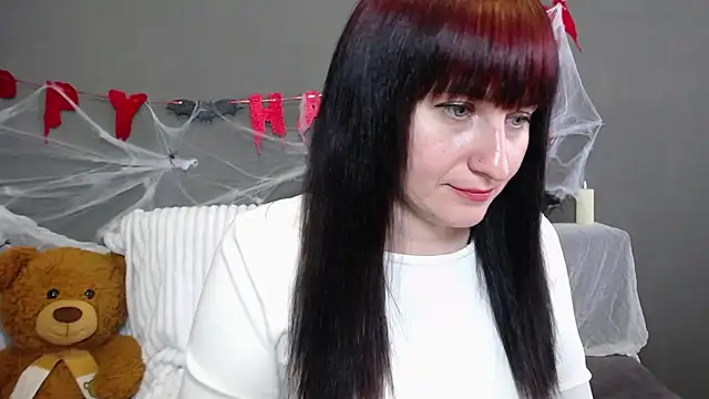 Snapshot of NinaFlawlees chatting on 10-18-25, 12:06 NinaFlawlees online show from 10-18-25, 12:06