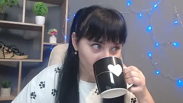 Snapshot of NinaFlawlees chatting on 11-21-25, 12:59 NinaFlawlees online show from 11-21-25, 12:59