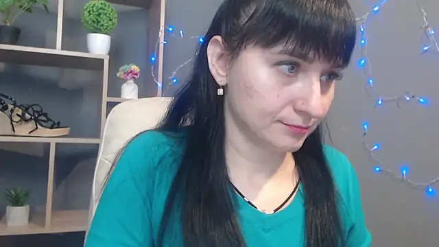 Snapshot of NinaFlawlees chatting on 11-22-25, 12:37 NinaFlawlees online show from 11-22-25, 12:37