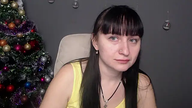 Snapshot of NinaFlawlees chatting on 12-15-25, 01:04 NinaFlawlees online show from 12-15-25, 01:04