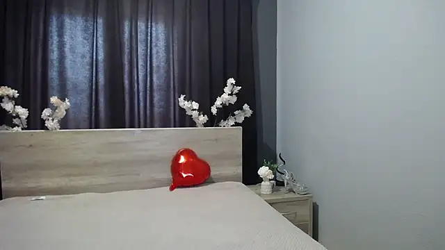 NinaFlawlees online show from 04-24-26, 12:18