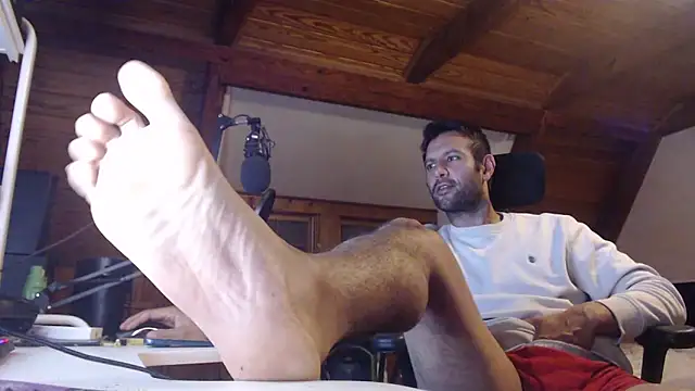 Snapshot of cashmasterzobistone chatting on 02-21-26, 03:29 cashmasterzobistone online show from 02-21-26, 03:29