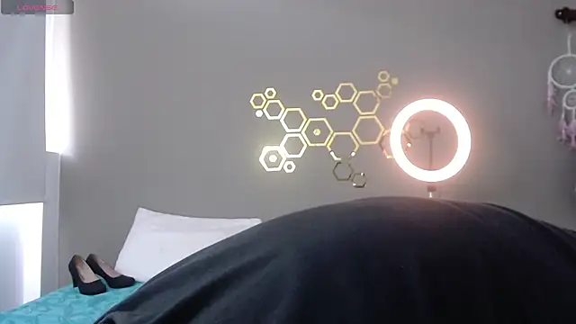 adriscute online show from 01-08-25, 07:56