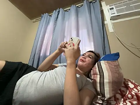 Snapshot of Msyensmith chatting on 05-31-26, 05:04 Msyensmith online show from 05-31-26, 05:04
