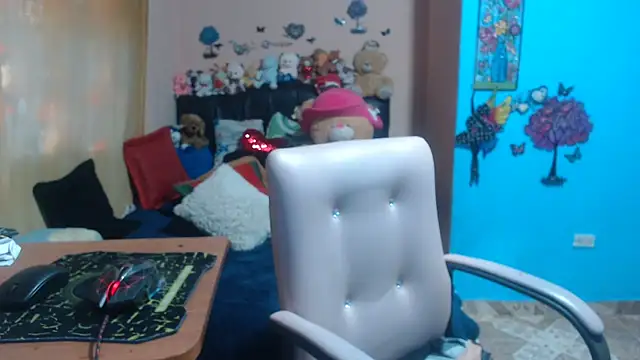 Snapshot of milfeddy_ chatting on 10-06-25, 08:17 milfeddy online show from 10-06-25, 08:17