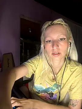 Snapshot of bunnydark00 chatting on 11-19-25, 01:16 bunnydark00 online show from 11-19-25, 01:16