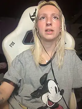 Snapshot of bunnydark00 chatting on 11-19-25, 10:21 bunnydark00 online show from 11-19-25, 10:21