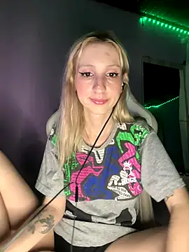 Snapshot of bunnydark00 chatting on 12-04-25, 04:44 bunnydark00 online show from 12-04-25, 04:44