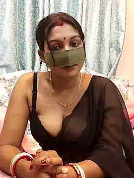 Snapshot of Queen_Dolly chatting on 03-18-25, 06:04 Queen Dolly online show from 03-18-25, 06:04