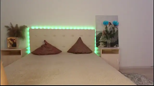 RoxannePure online show from 10-21-25, 04:13