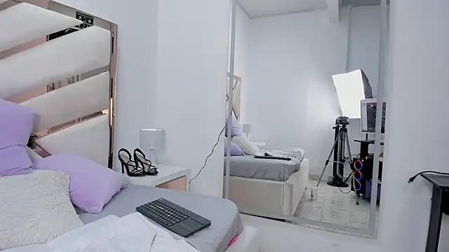 Snapshot of Naughty__Mom chatting on 02-08-25, 10:19 Naughty Mom online show from 02-08-25, 10:19