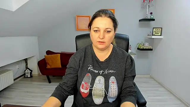 LollaGirl online show from 01-09-26, 04:15