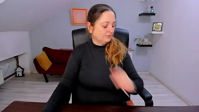 LollaGirl online show from 02-26-26, 04:11