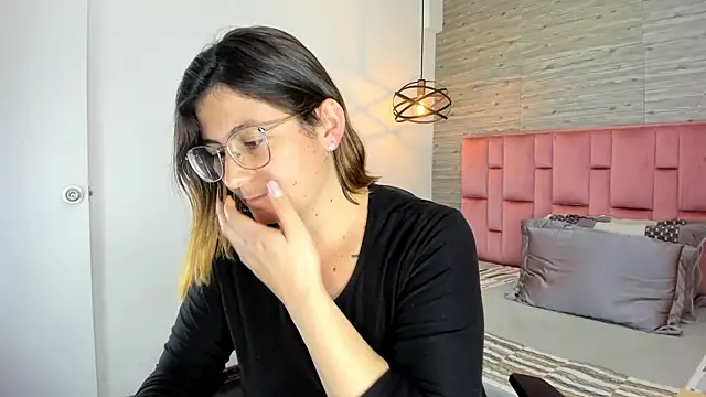 SarahDeyvis online show from 10-23-25, 05:23