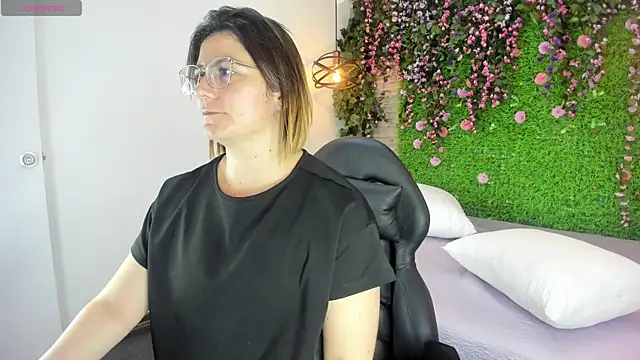 SarahDeyvis online show from 01-16-26, 03:38