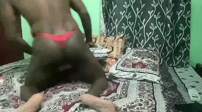 Snapshot of Indian-Drag-Queen chatting on 01-20-25, 04:55 Indian-Drag-Queen online show from 01-20-25, 04:55