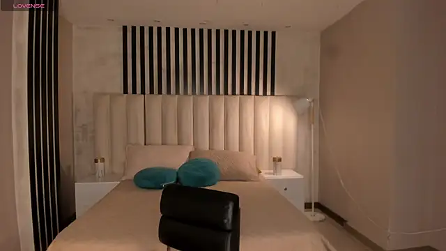 EveBensonX online show from 04-22-26, 07:15