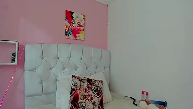 Snapshot of 18candys chatting on 10-03-25, 09:23 18candys online show from 10-03-25, 09:23