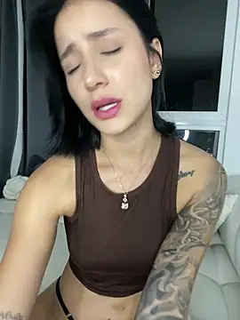 Snapshot of Ale_Lewis chatting on 01-04-25, 11:38 Ale Lewis online show from 01-04-25, 11:38