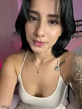 Snapshot of Ale_Lewis chatting on 01-22-25, 11:53 Ale Lewis online show from 01-22-25, 11:53