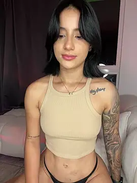 Snapshot of Ale_Lewis chatting on 02-14-25, 11:53 Ale Lewis online show from 02-14-25, 11:53