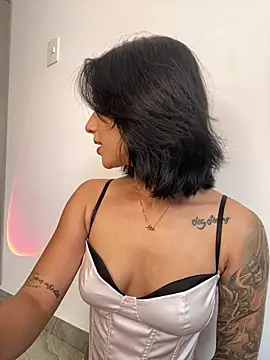 Snapshot of Ale_Lewis chatting on 02-16-25, 03:27 Ale Lewis online show from 02-16-25, 03:27