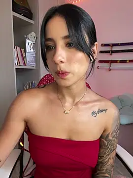 Snapshot of Ale_Lewis chatting on 03-01-25, 10:21 Ale Lewis online show from 03-01-25, 10:21