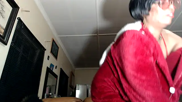 Snapshot of Gucci_Bx chatting on 07-23-26, 10:51 Gucci Bx online show from 07-23-26, 10:51