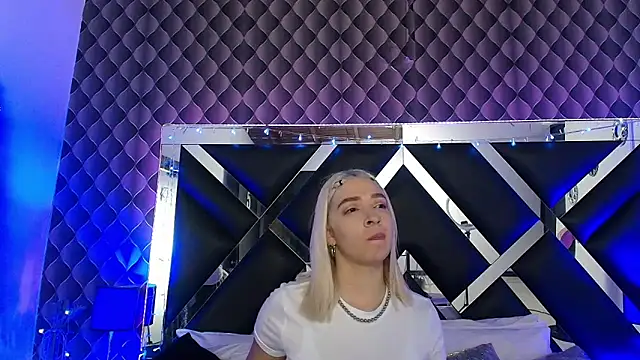 victoriaa lee  online show from 02-08-26, 06:55