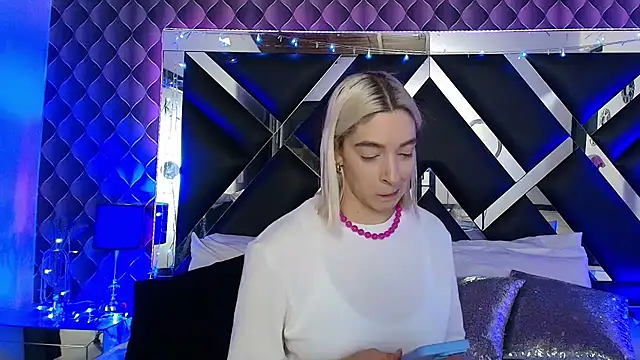 victoriaa lee  online show from 03-10-26, 06:57