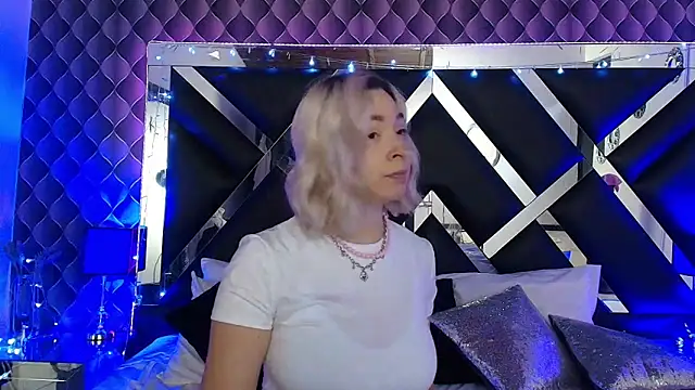 victoriaa lee  online show from 04-25-26, 07:11