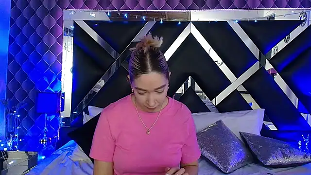 victoriaa lee  online show from 04-27-26, 07:23