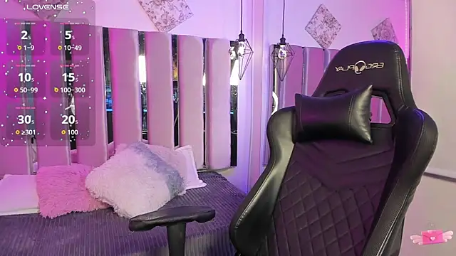 Snapshot of Mia_damm chatting on 10-25-25, 11:43 Mia damm online show from 10-25-25, 11:43