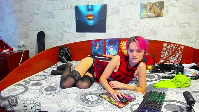 Snapshot of KagamiTayga chatting on 01-10-25, 11:22 KagamiTayga online show from 01-10-25, 11:22