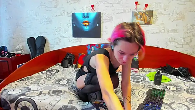 Snapshot of KagamiTayga chatting on 02-15-25, 08:00 KagamiTayga online show from 02-15-25, 08:00