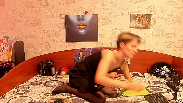 Snapshot of KagamiTayga chatting on 09-24-25, 02:59 KagamiTayga online show from 09-24-25, 02:59