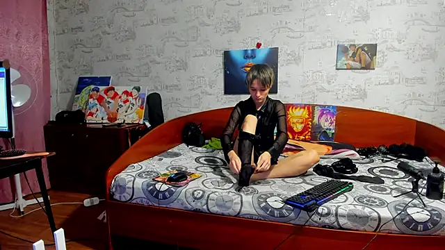 Snapshot of KagamiTayga chatting on 11-18-25, 02:39 KagamiTayga online show from 11-18-25, 02:39