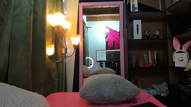 Snapshot of iriss_25 chatting on 02-13-25, 12:21 iriss 25 online show from 02-13-25, 12:21