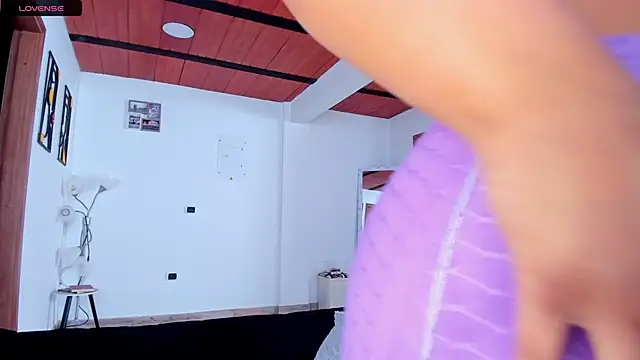 Snapshot of iriss_25 chatting on 09-26-25, 11:36 iriss 25 online show from 09-26-25, 11:36