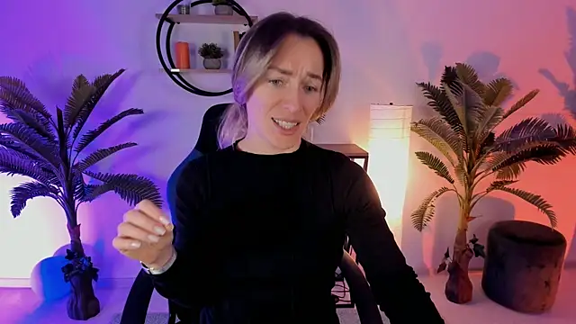 Snapshot of RebeccaMartinez chatting on 01-13-25, 05:12 RebeccaMartinez online show from 01-13-25, 05:12