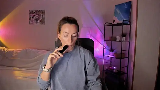 Snapshot of RebeccaMartinez chatting on 10-22-25, 12:27 RebeccaMartinez online show from 10-22-25, 12:27