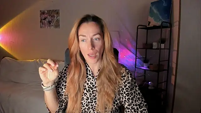 Snapshot of RebeccaMartinez chatting on 10-23-25, 11:31 RebeccaMartinez online show from 10-23-25, 11:31